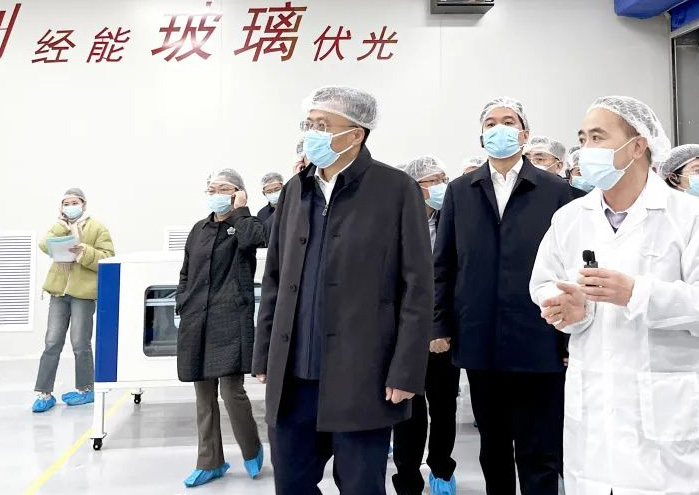 省市辅导走进2121非凡光伏调研异质结电池智能出产车间