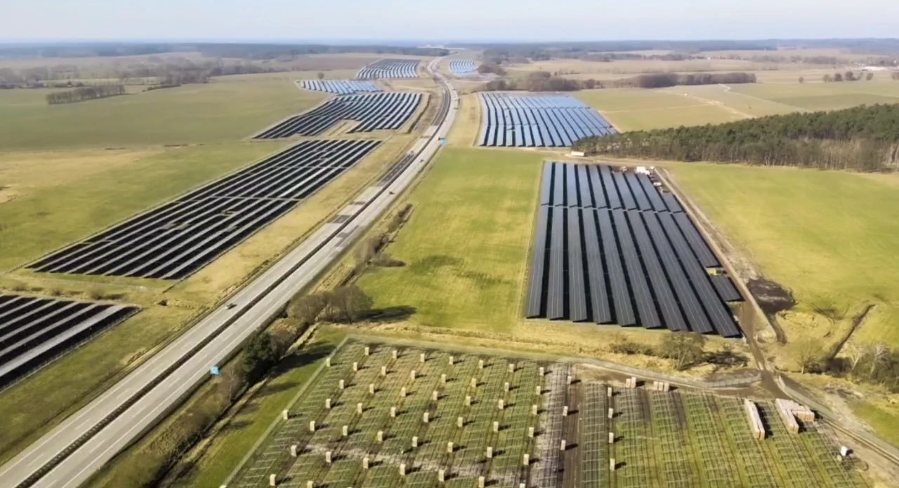 2121非凡光伏70MW异质结组件闪灼欧洲，全球化战术迈入新纪元